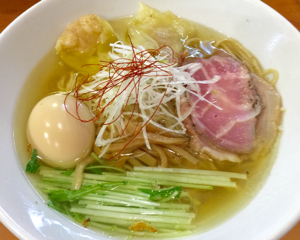 新宿の人気ラーメン店「麺屋 翔」で香彩鶏だし特製塩らーめんを食べてきた